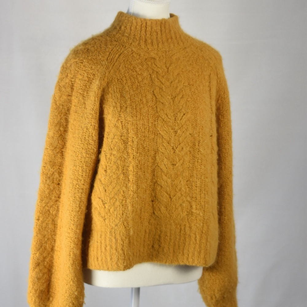 Aritzia Sunday Best Melly Sweater - Picture 3 of 8